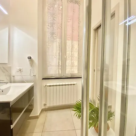 Casa Rosa Al Mare, Seafront Stay, Air Conditioning, Wi-fi, The Ideal Choice For A Relaxing And Exciting Coastal Escape, With Available On Request At 20,00 Euro Per Night Private Garage, Welcome Kit Priority, Prosecco And Canestrelli Rapallo