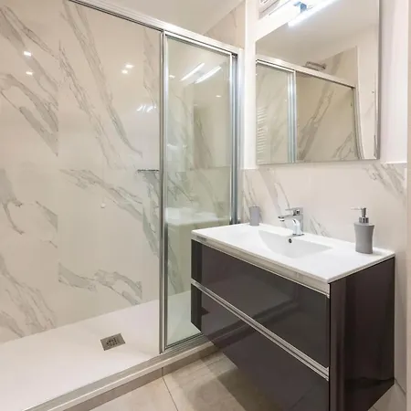 Casa Rosa Al Mare, Seafront Stay, Air Conditioning, Wi-fi, The Ideal Choice For A Relaxing And Exciting Coastal Escape, With Available On Request At 20,00 Euro Per Night Private Garage, Welcome Kit Priority, Prosecco And Canestrelli Rapallo