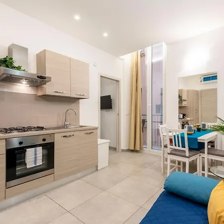 Casa Rosa Al Mare, Seafront Stay, Air Conditioning, Wi-fi, The Ideal Choice For A Relaxing And Exciting Coastal Escape, With Available On Request At 20,00 Euro Per Night Private Garage, Welcome Kit Priority, Prosecco And Canestrelli Appartamento