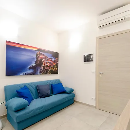 Casa Rosa Al Mare, Seafront Stay, Air Conditioning, Wi-fi, The Ideal Choice For A Relaxing And Exciting Coastal Escape, With Available On Request At 20,00 Euro Per Night Private Garage, Welcome Kit Priority, Prosecco And Canestrelli