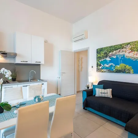 Casa Rosa Al Mare, * ラッパロ