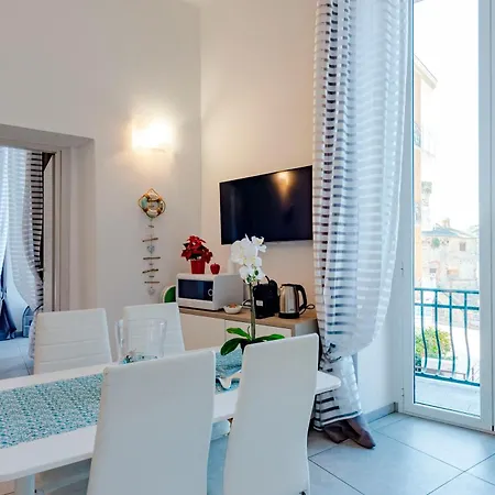 Casa Rosa Al Mare, アパート ラッパロ