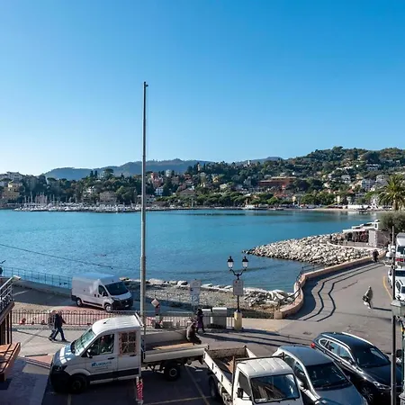 Casa Rosa Al Mare, Seafront With Free Private Garage, Air Conditionig, Wi-fi, Ideal Choice For A Relaxing And Exciting Coastal Escape Апартаменти Рапалло